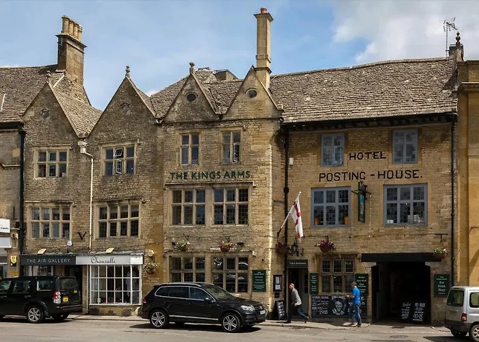 Cotswold Apartment With Private Parking!