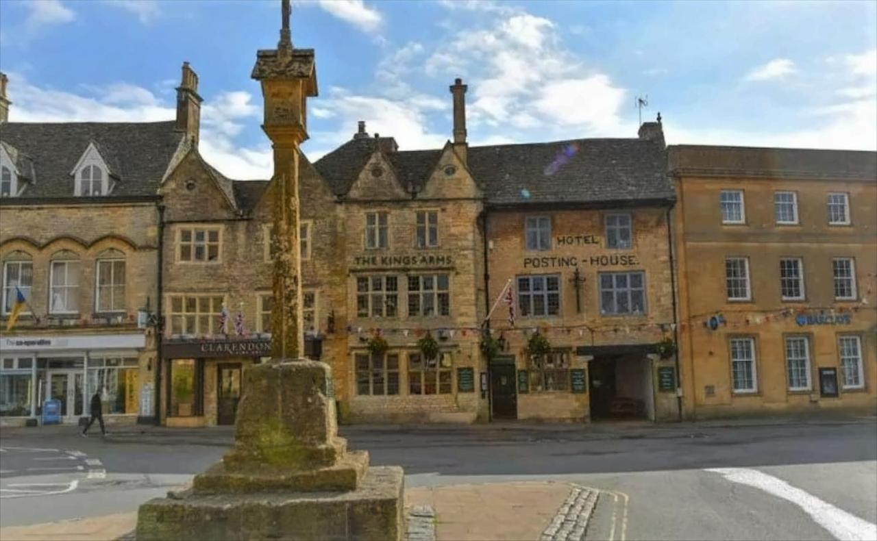 Дом отдыха Cotswold With Private Parking! *