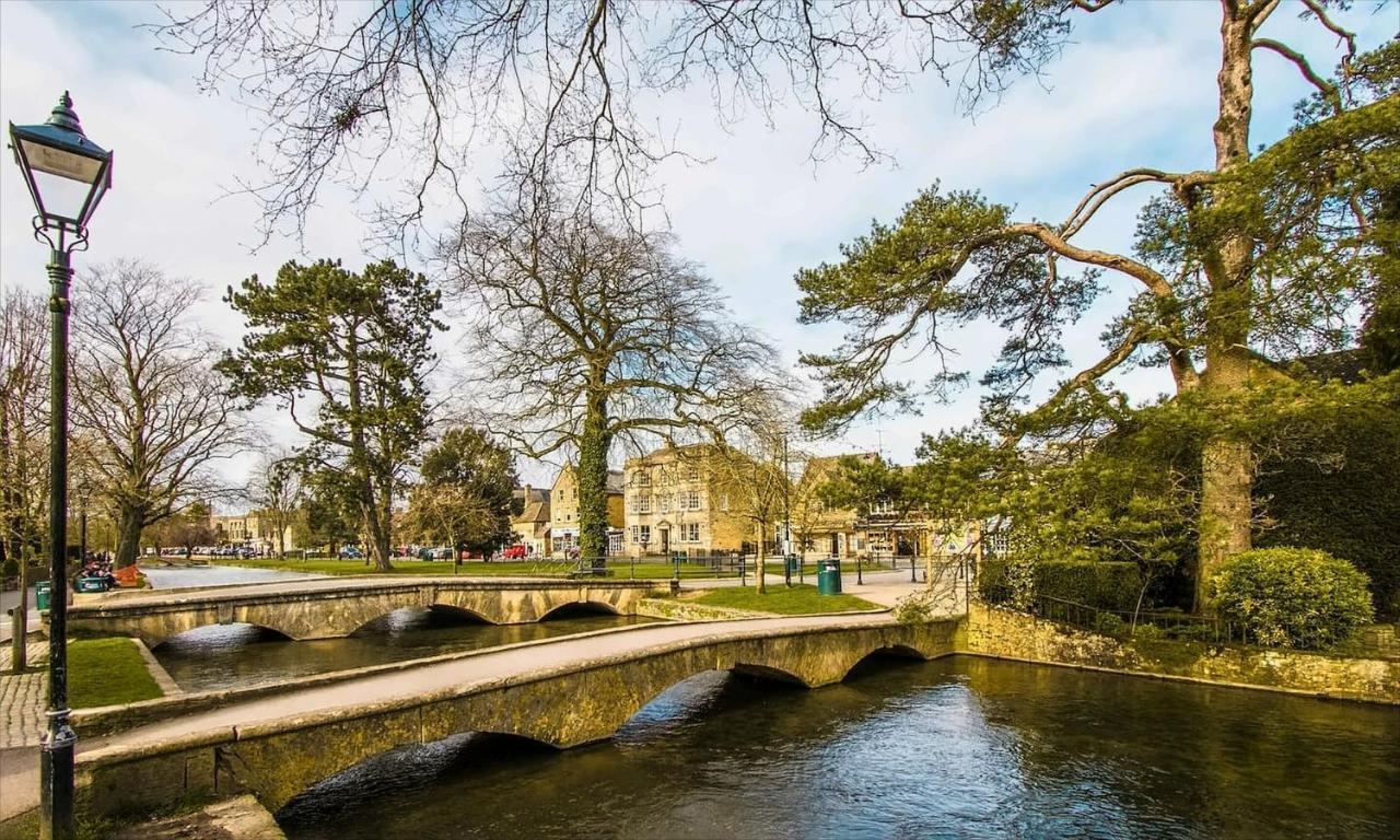 Cotswold With Private Parking! *